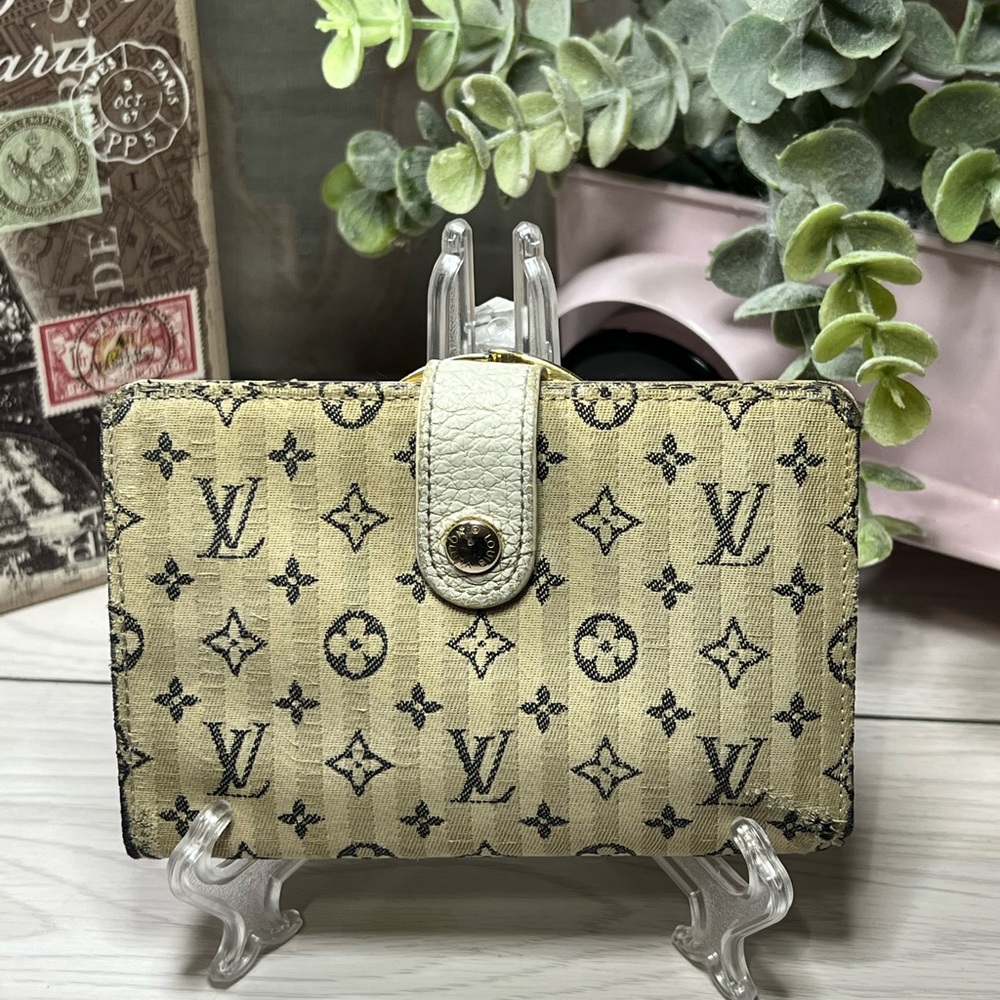 Louis Vuitton MiniLin canvas wallet